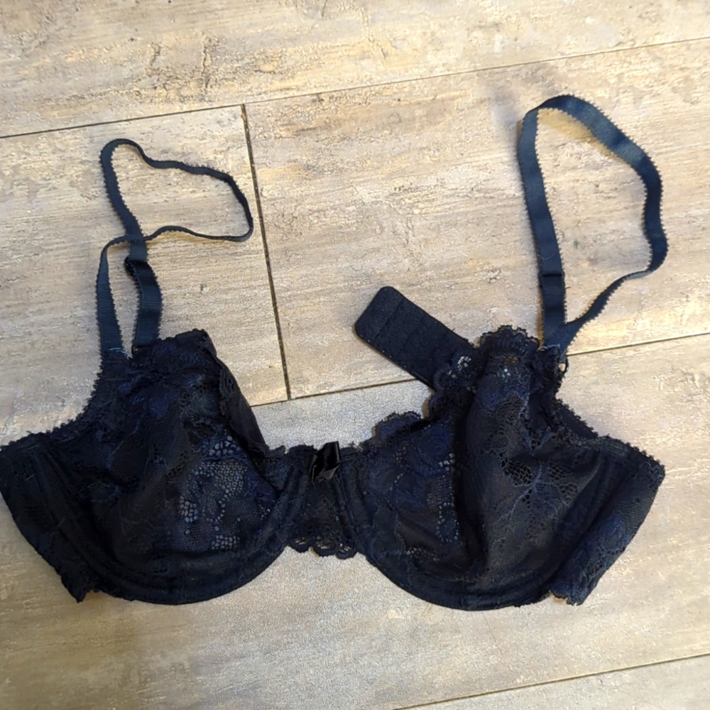 Lace lingerie bra with no padding Size 34B